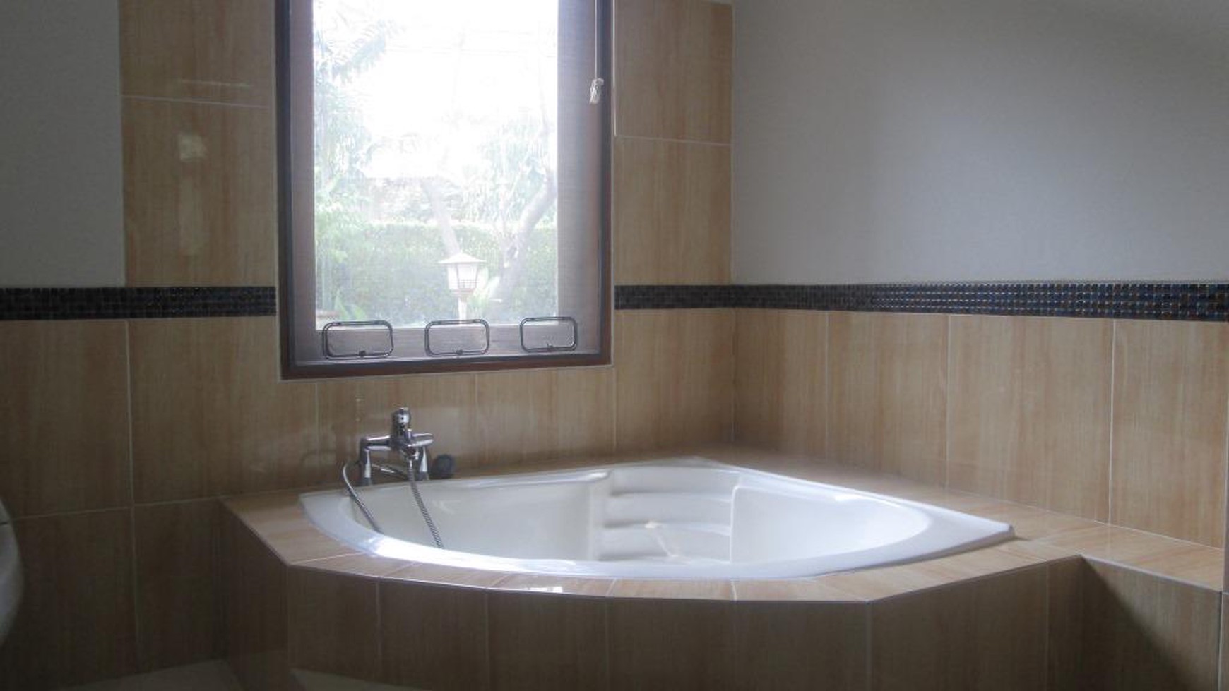 beautiful town house in the prime area of Kemang