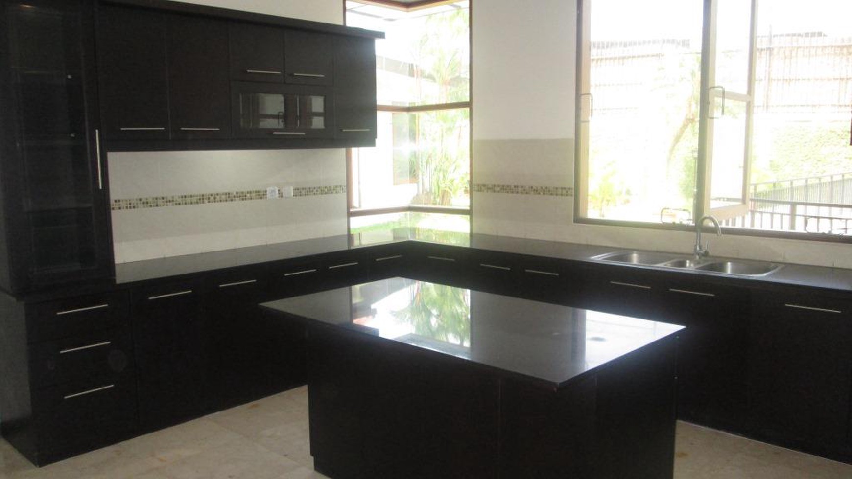 beautiful town house in the prime area of Kemang