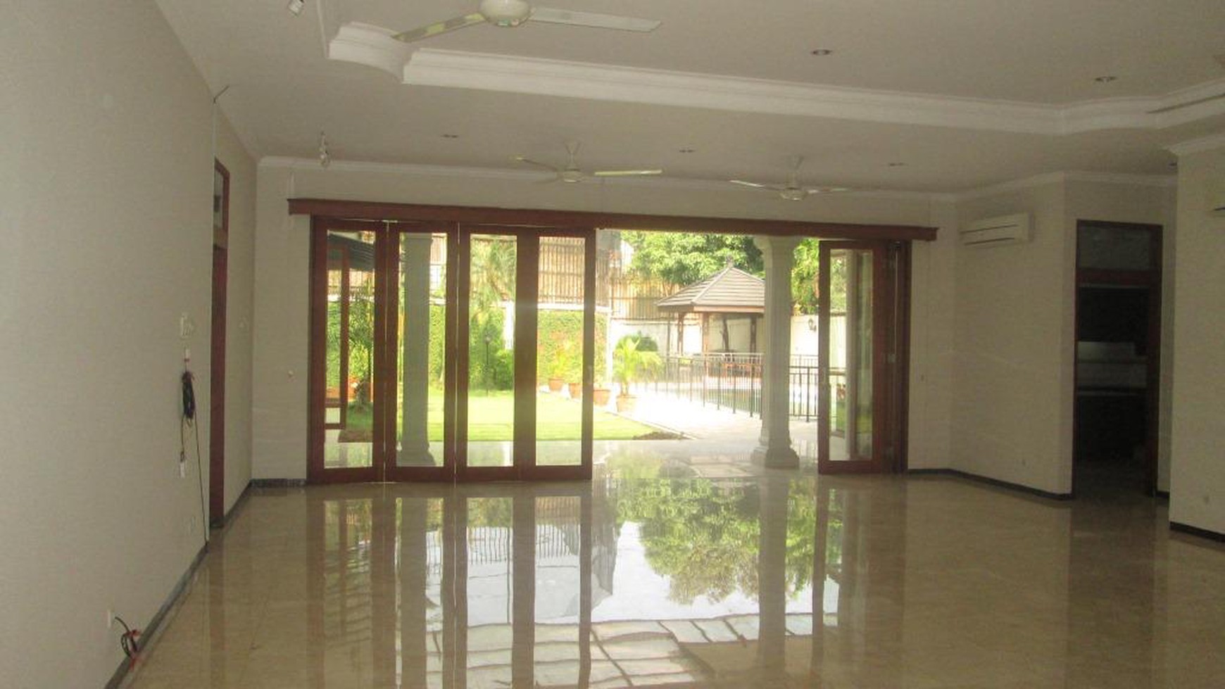 beautiful town house in the prime area of Kemang