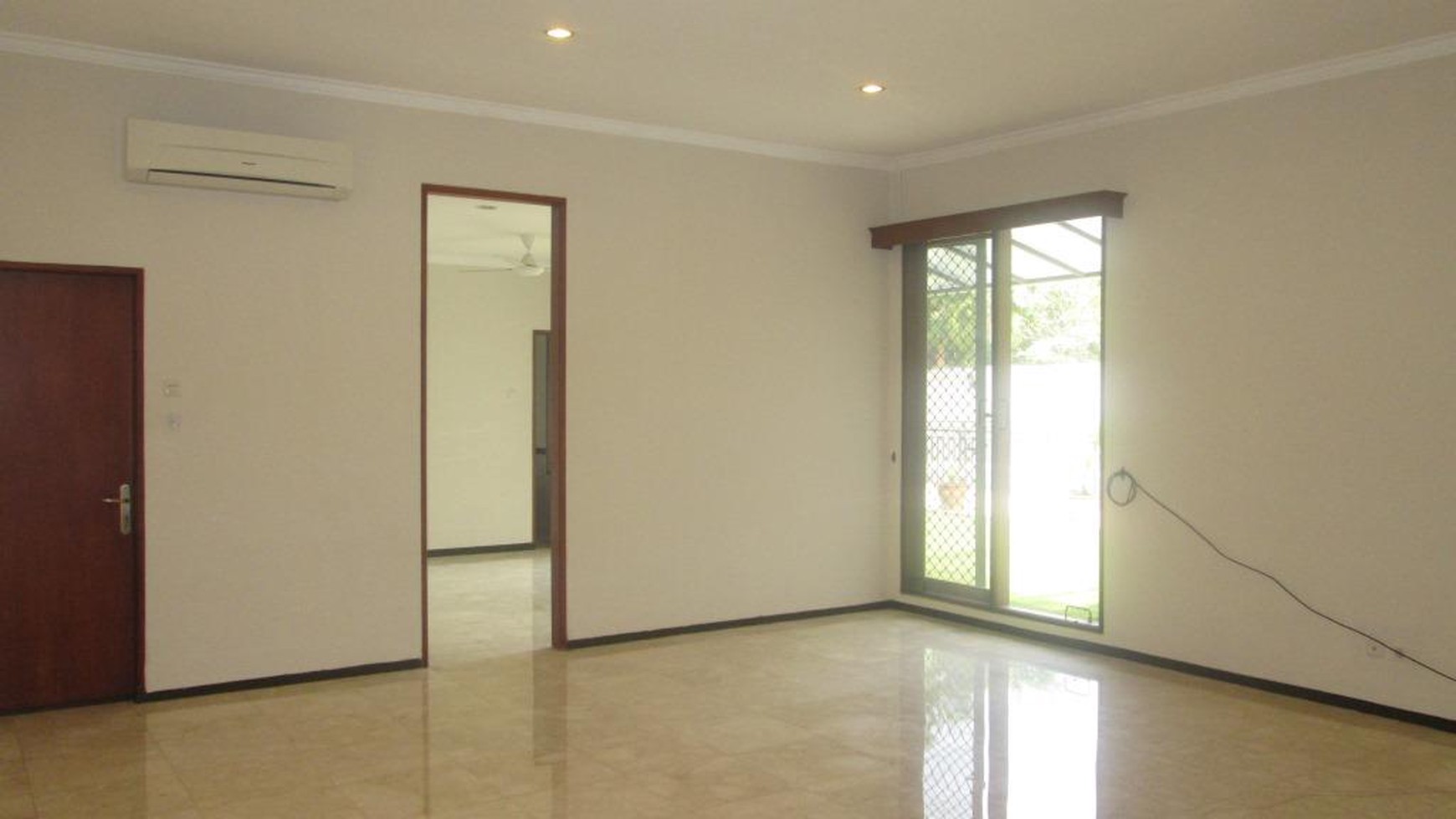 beautiful town house in the prime area of Kemang