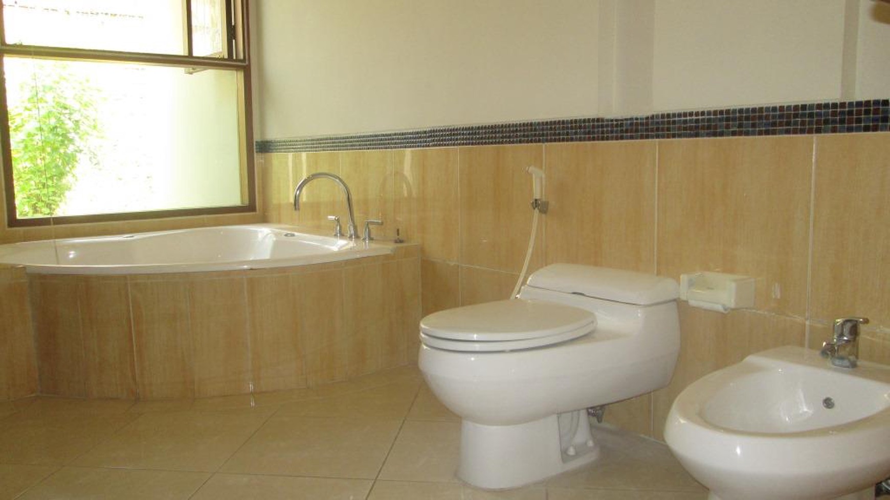 beautiful town house in the prime area of Kemang