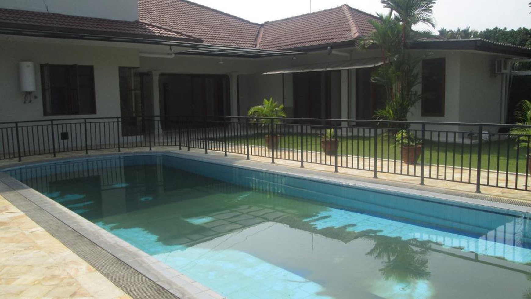 beautiful town house in the prime area of Kemang