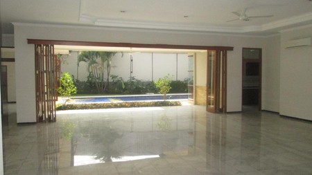 beautiful town house in the prime area of Kemang