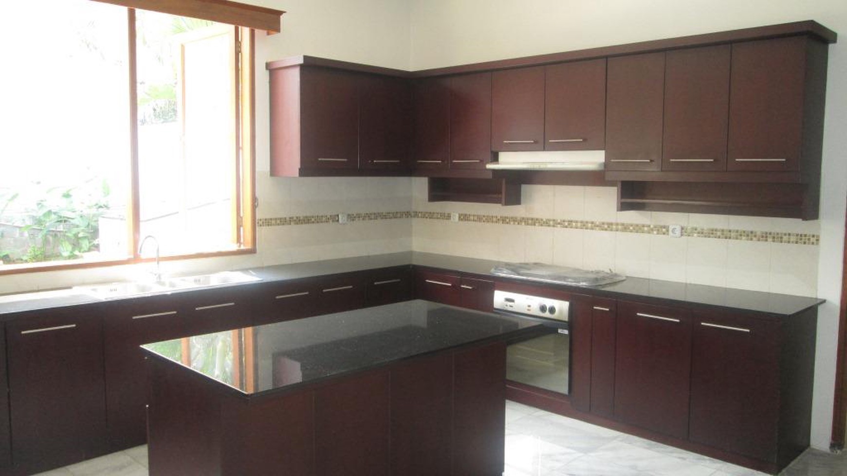 beautiful town house in the prime area of Kemang