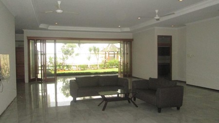 beautiful town house in the prime area of Kemang