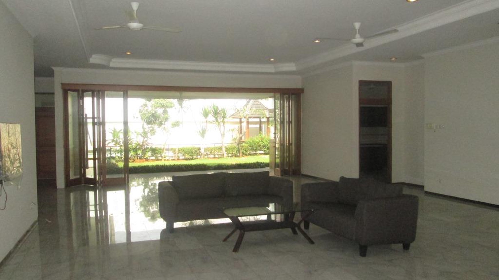 beautiful town house in the prime area of Kemang