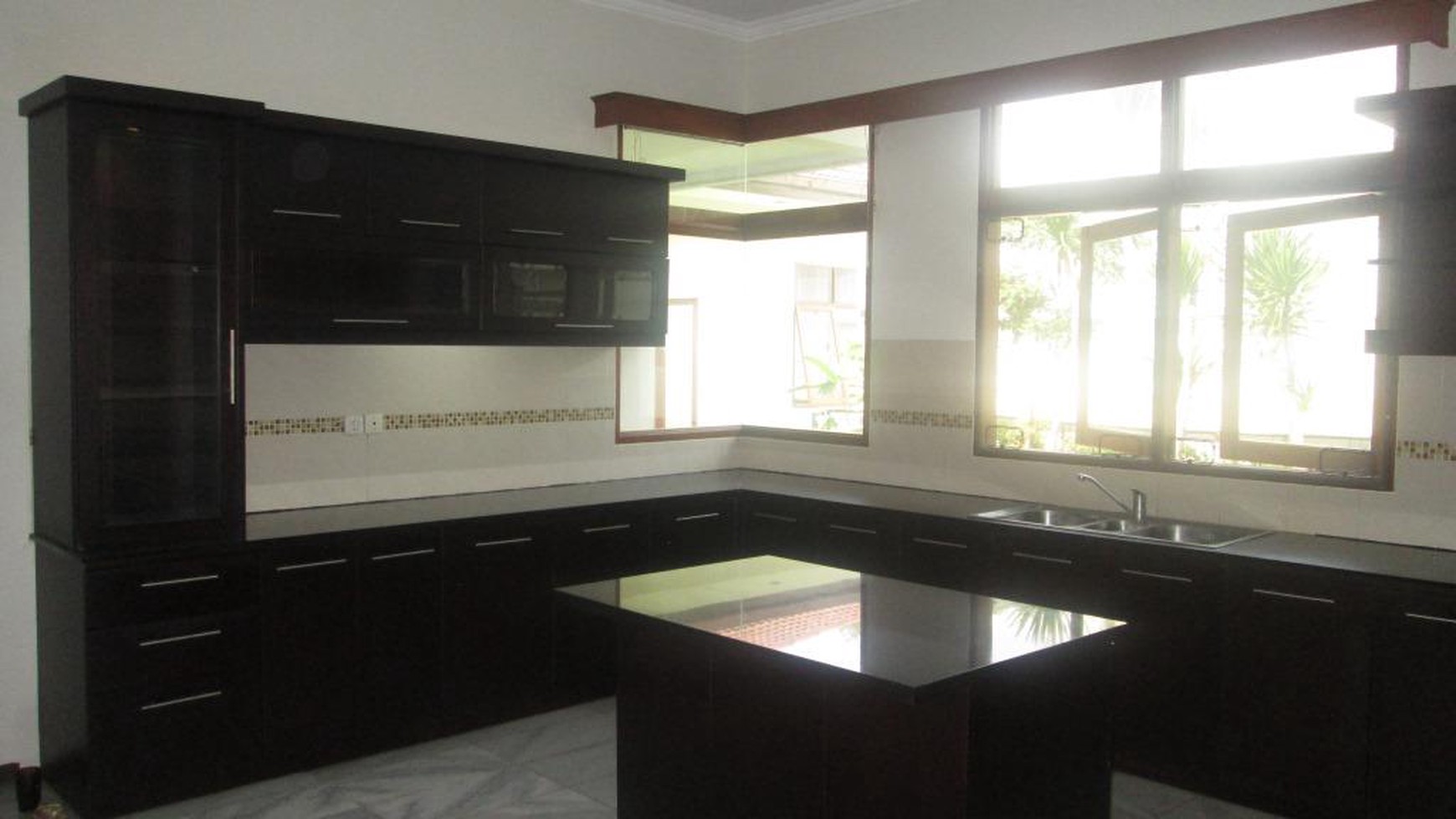 beautiful town house in the prime area of Kemang