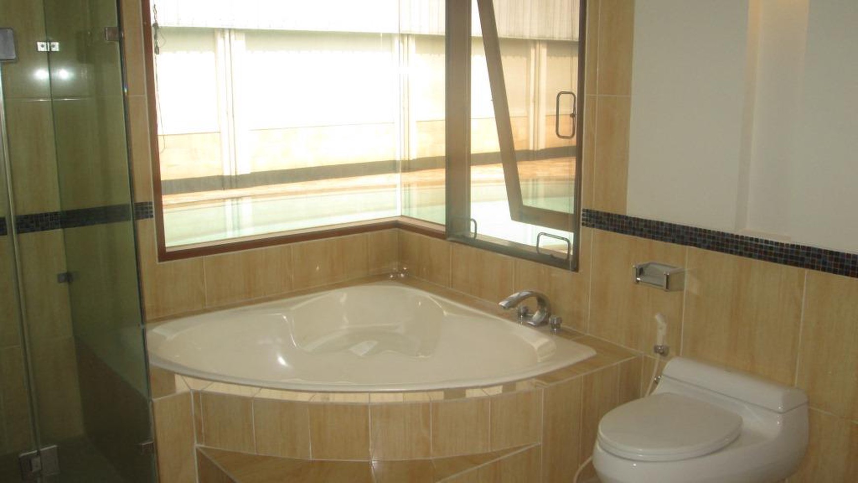 beautiful town house in the prime area of Kemang