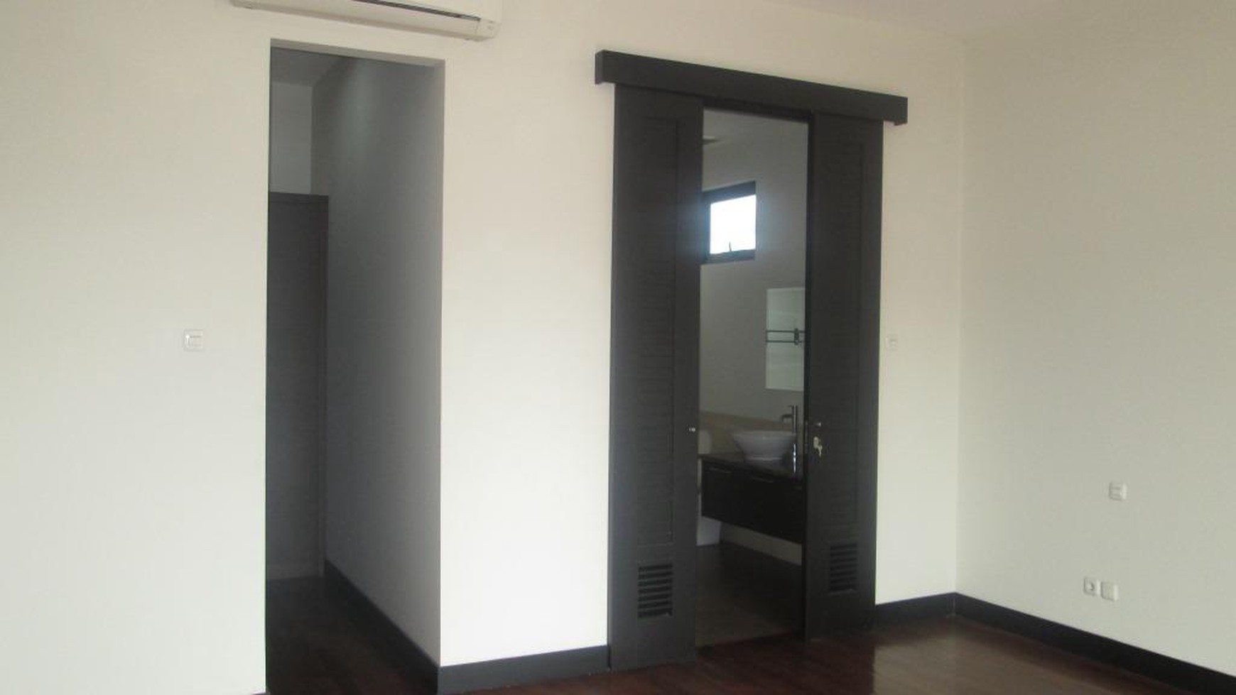 beautiful town house in the prime area of Kemang