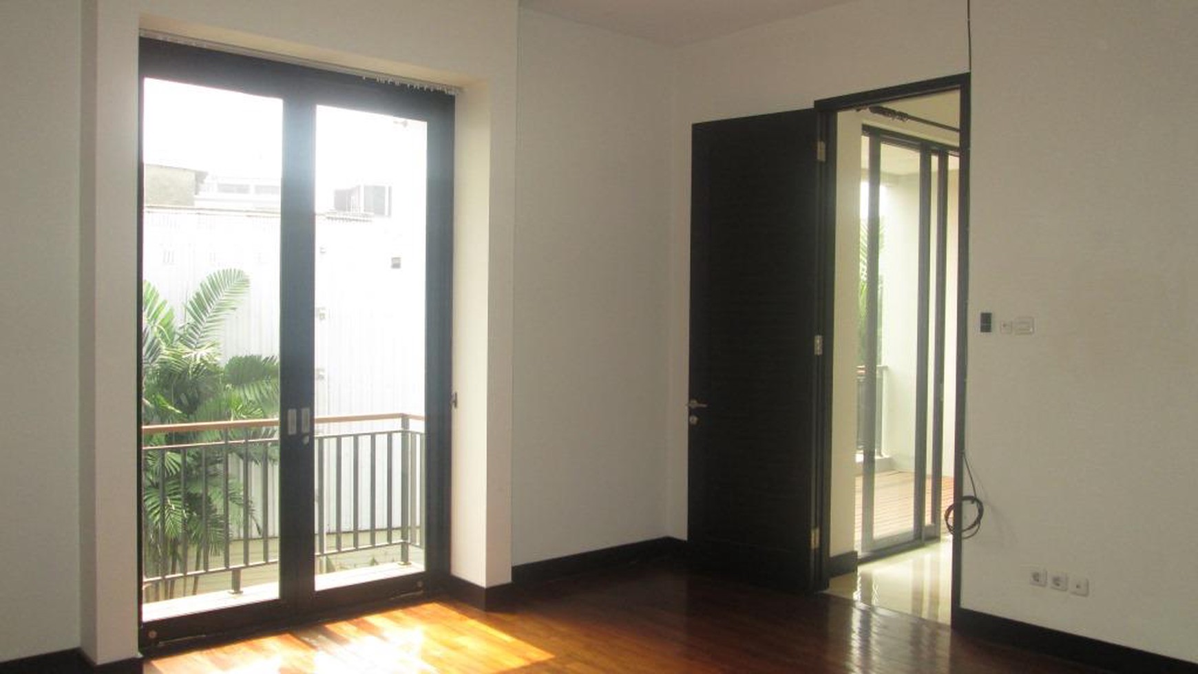 beautiful town house in the prime area of Kemang