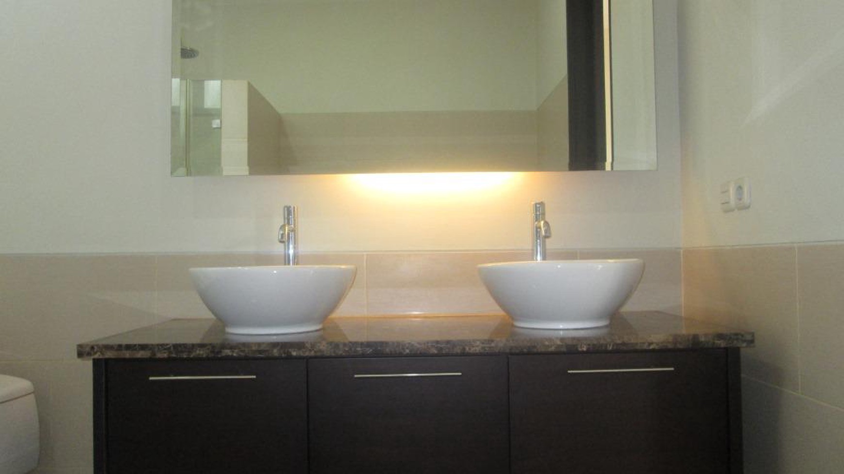 beautiful town house in the prime area of Kemang