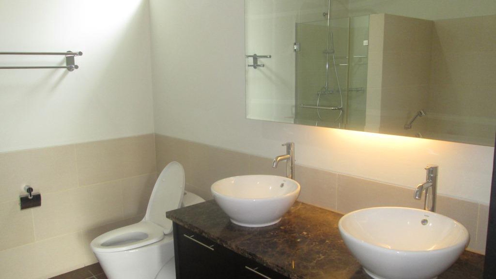 beautiful town house in the prime area of Kemang