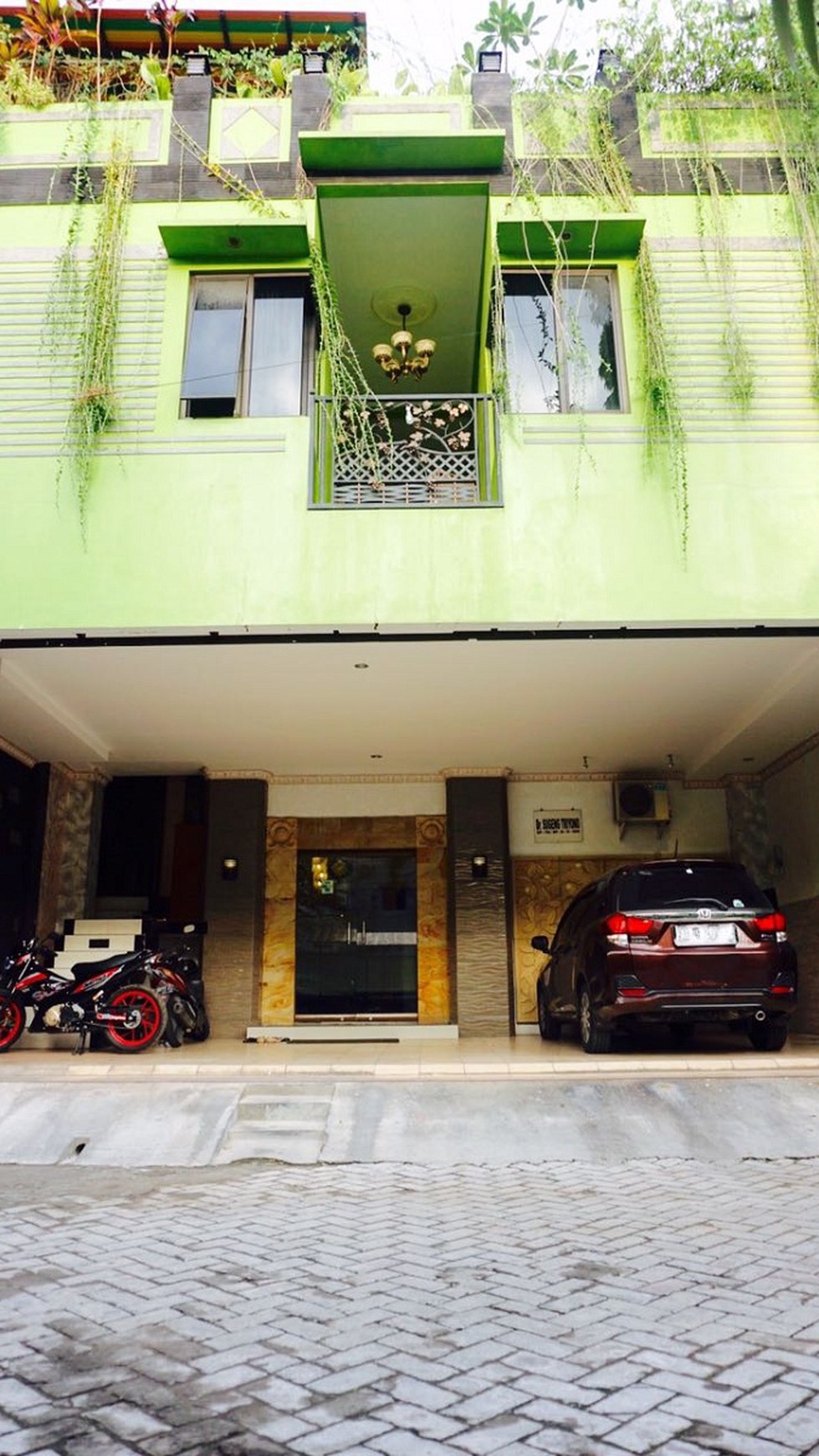 RUMAH TINGGAL MEWAH FULL FURNITURE PERUM MAESONET, SOLO BARU.