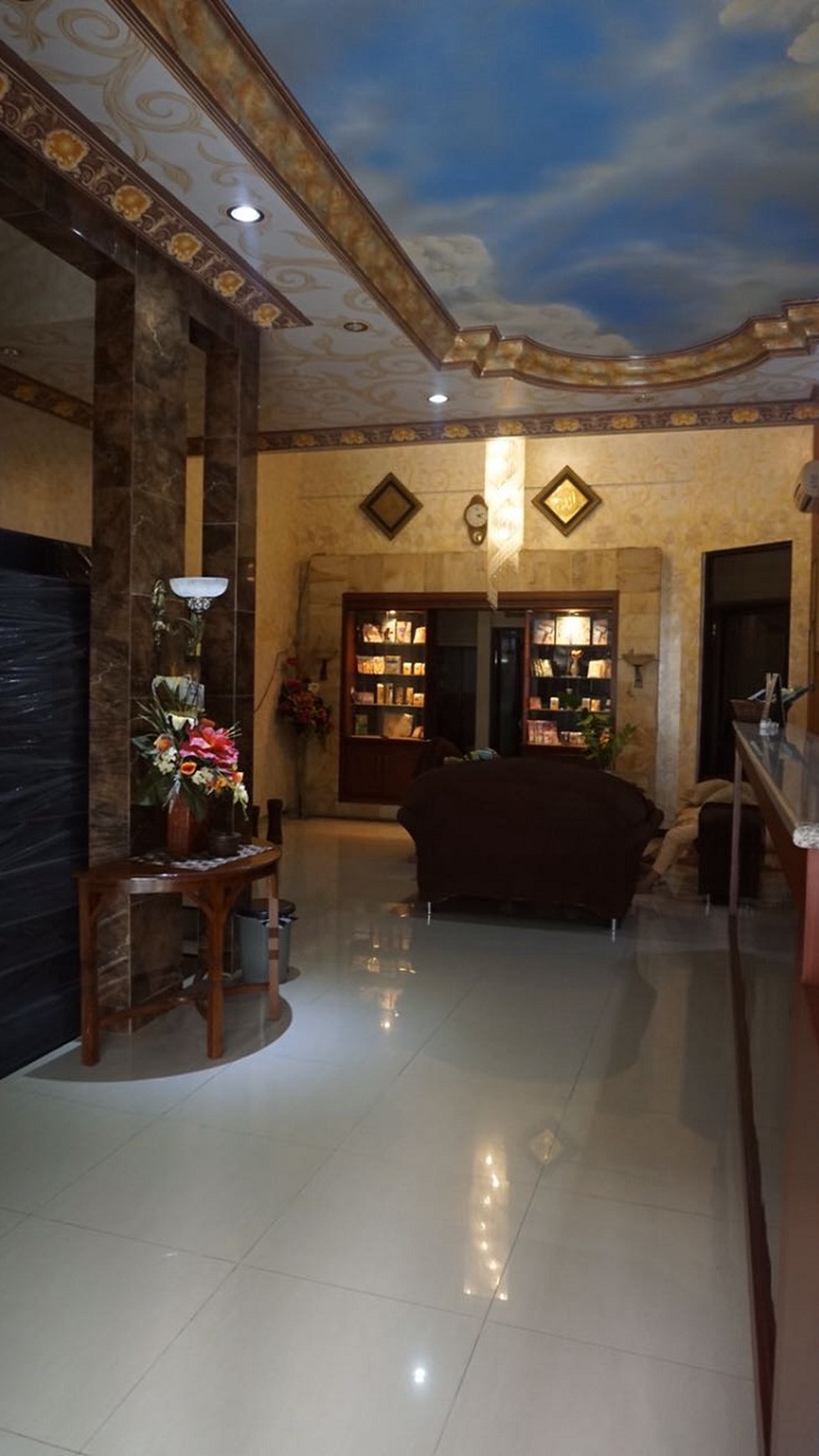 RUMAH TINGGAL MEWAH FULL FURNITURE PERUM MAESONET, SOLO BARU.