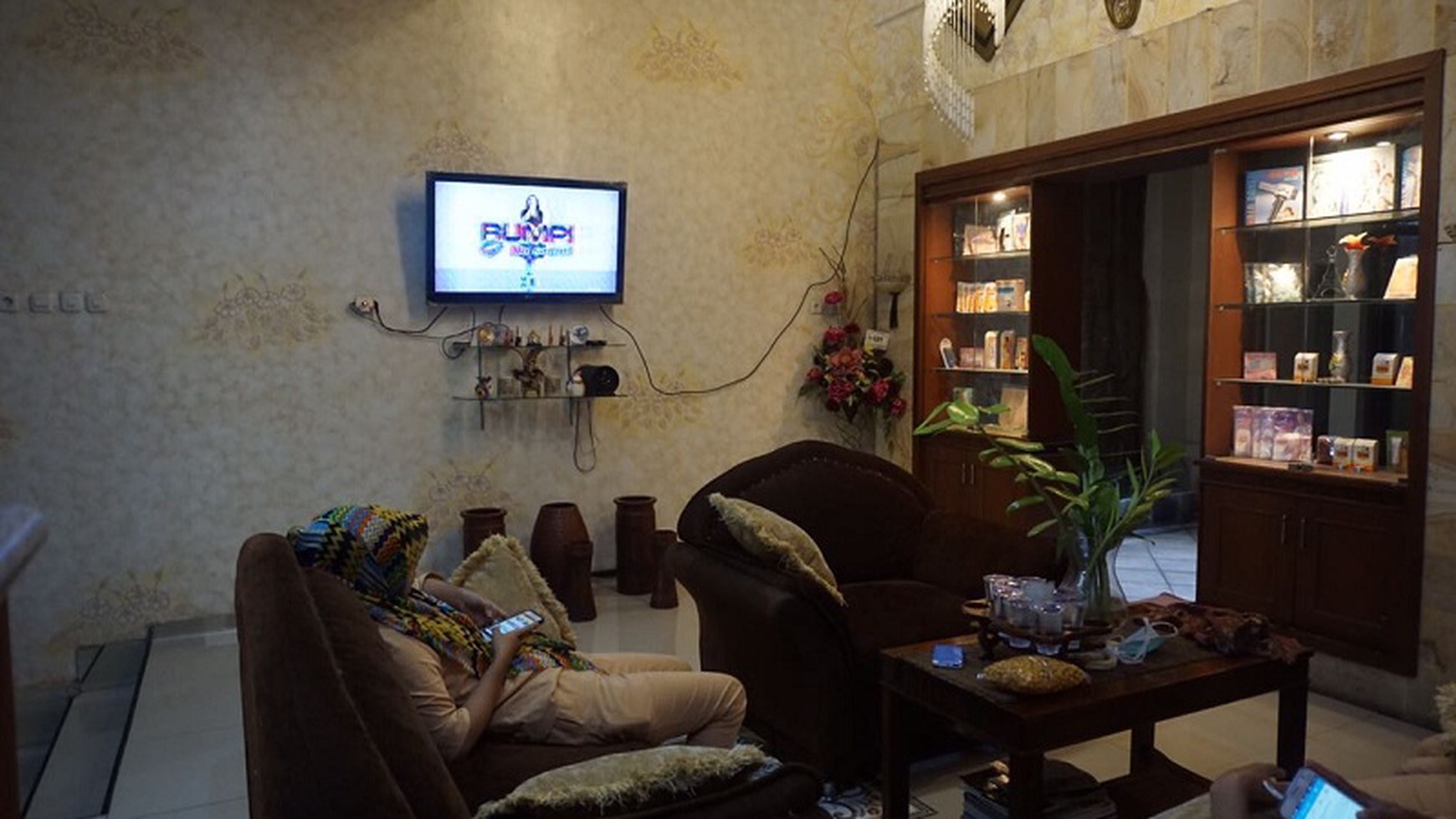 RUMAH TINGGAL MEWAH FULL FURNITURE PERUM MAESONET, SOLO BARU.