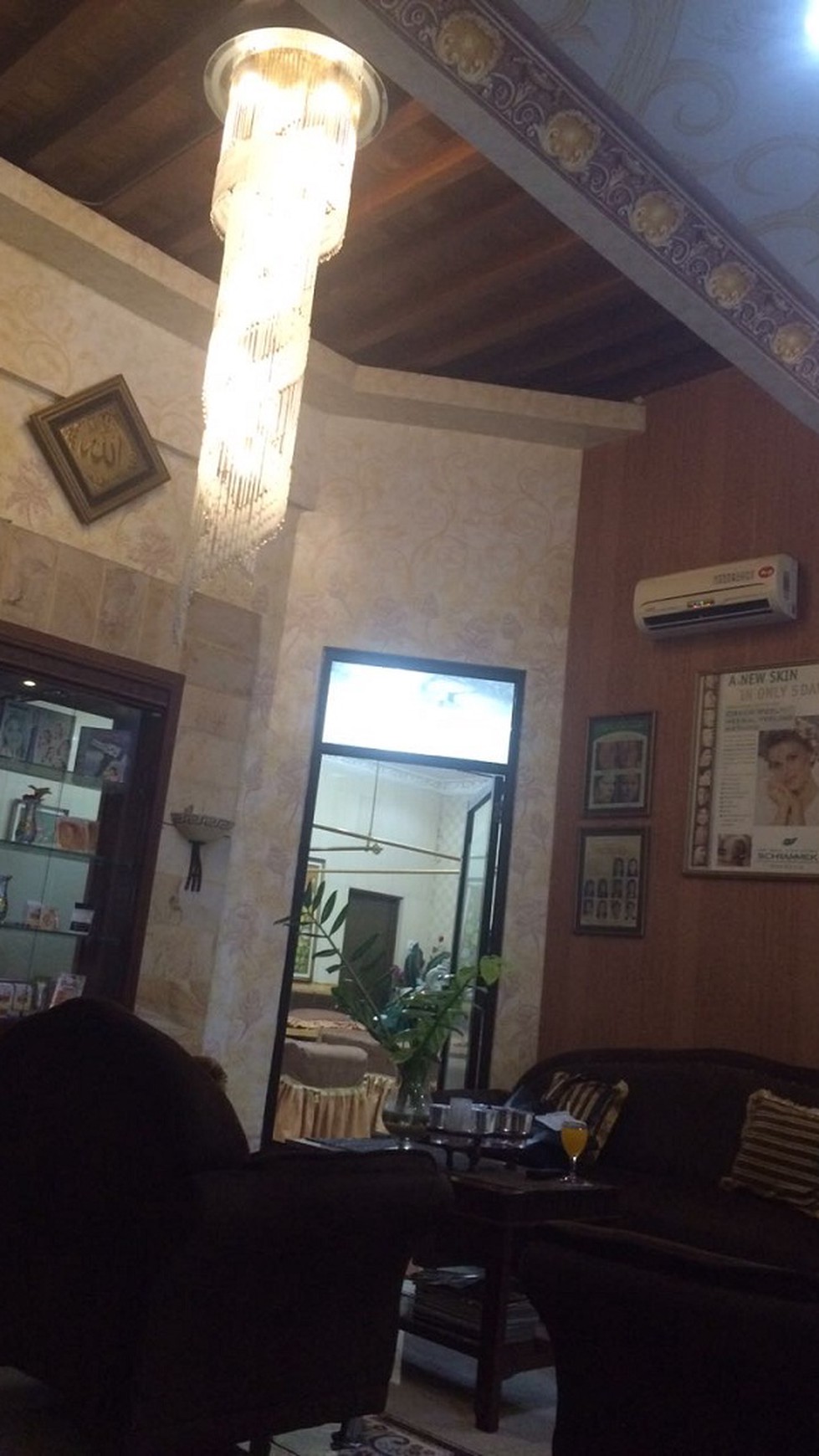 RUMAH TINGGAL MEWAH FULL FURNITURE PERUM MAESONET, SOLO BARU.