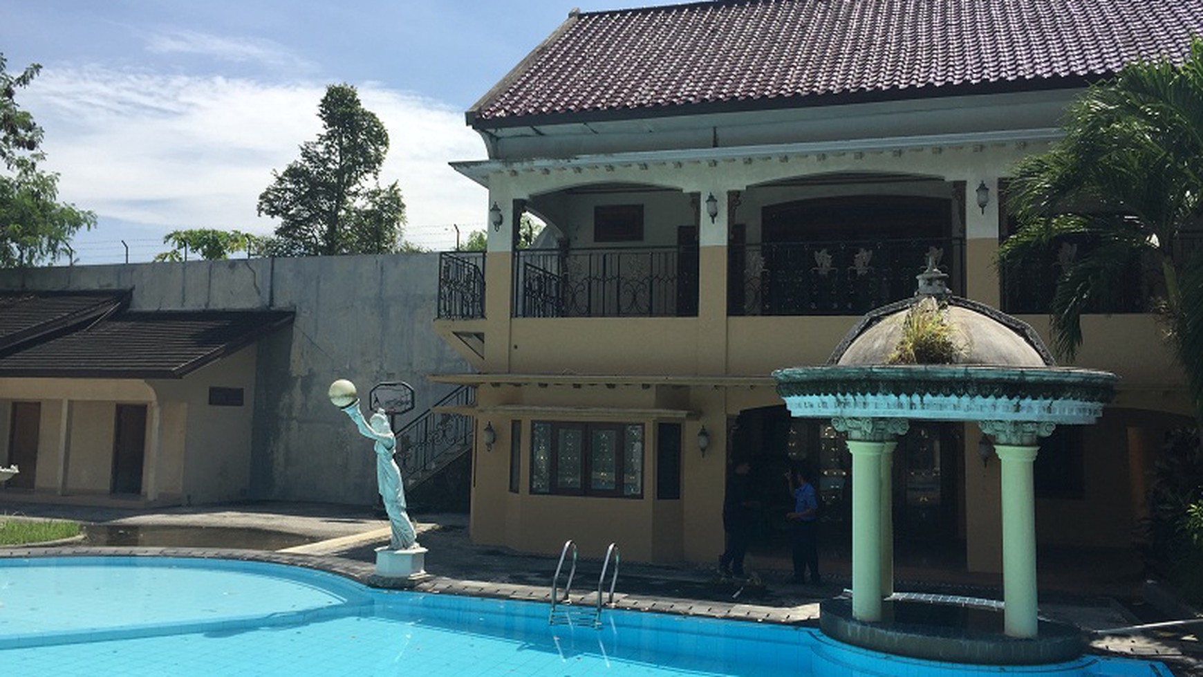 RUMAH MEWAH BERGAYA KLASIK JL. KADIROJO PURWOMARTANI, KALASAN, SLEMAN