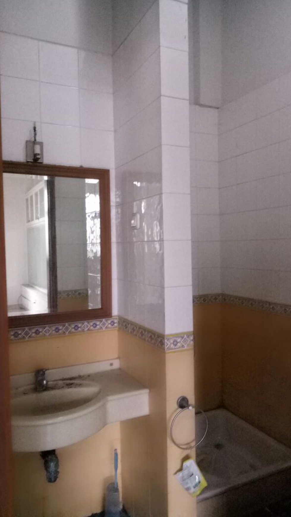 Rumah Ada Kolam Renang,siap huni di Bumi Bintaro Permai Jakarta Selatan