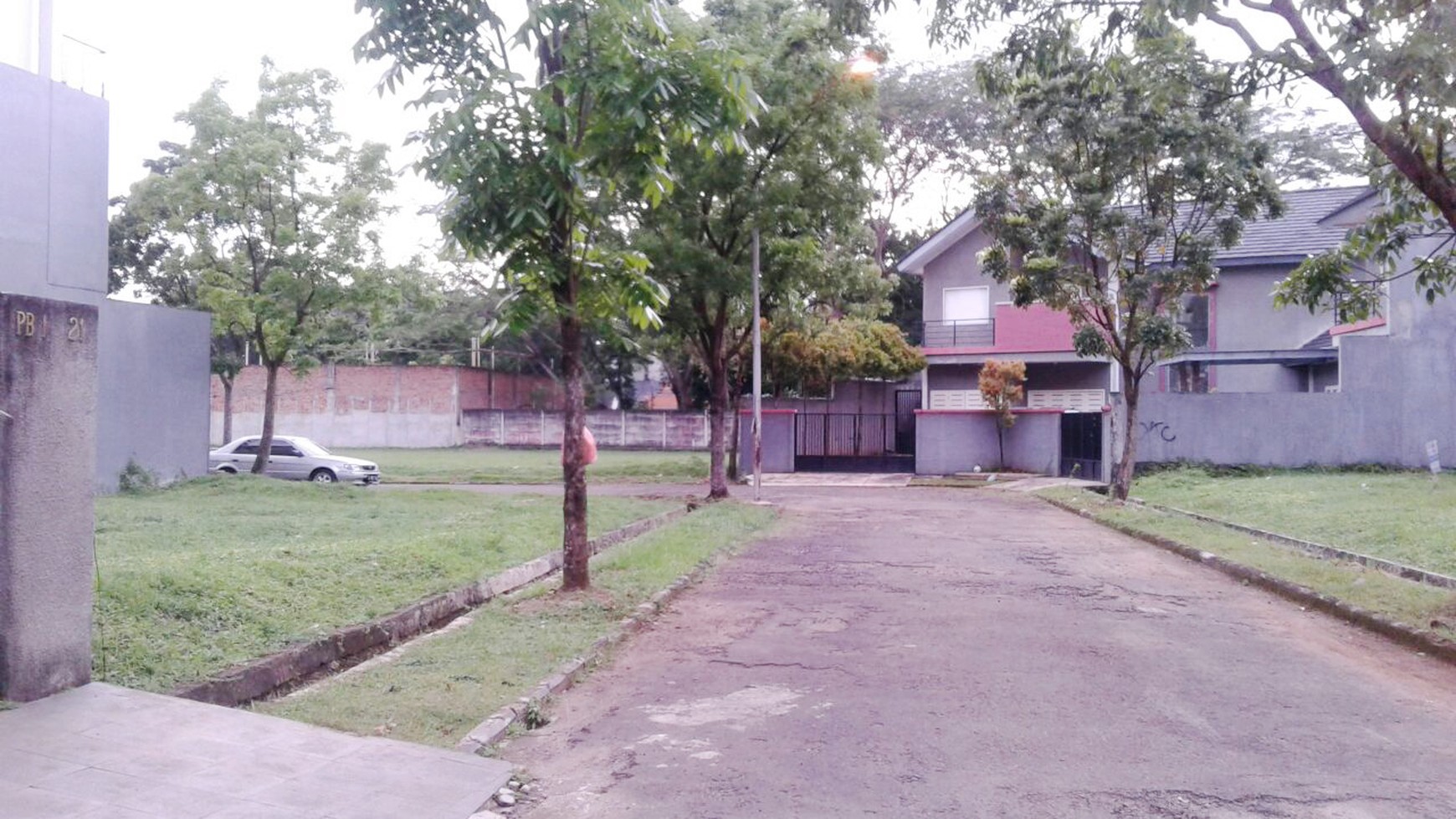 Dijual kavling lokasi pinggir jalan, sangat strategis, bebas banjir.