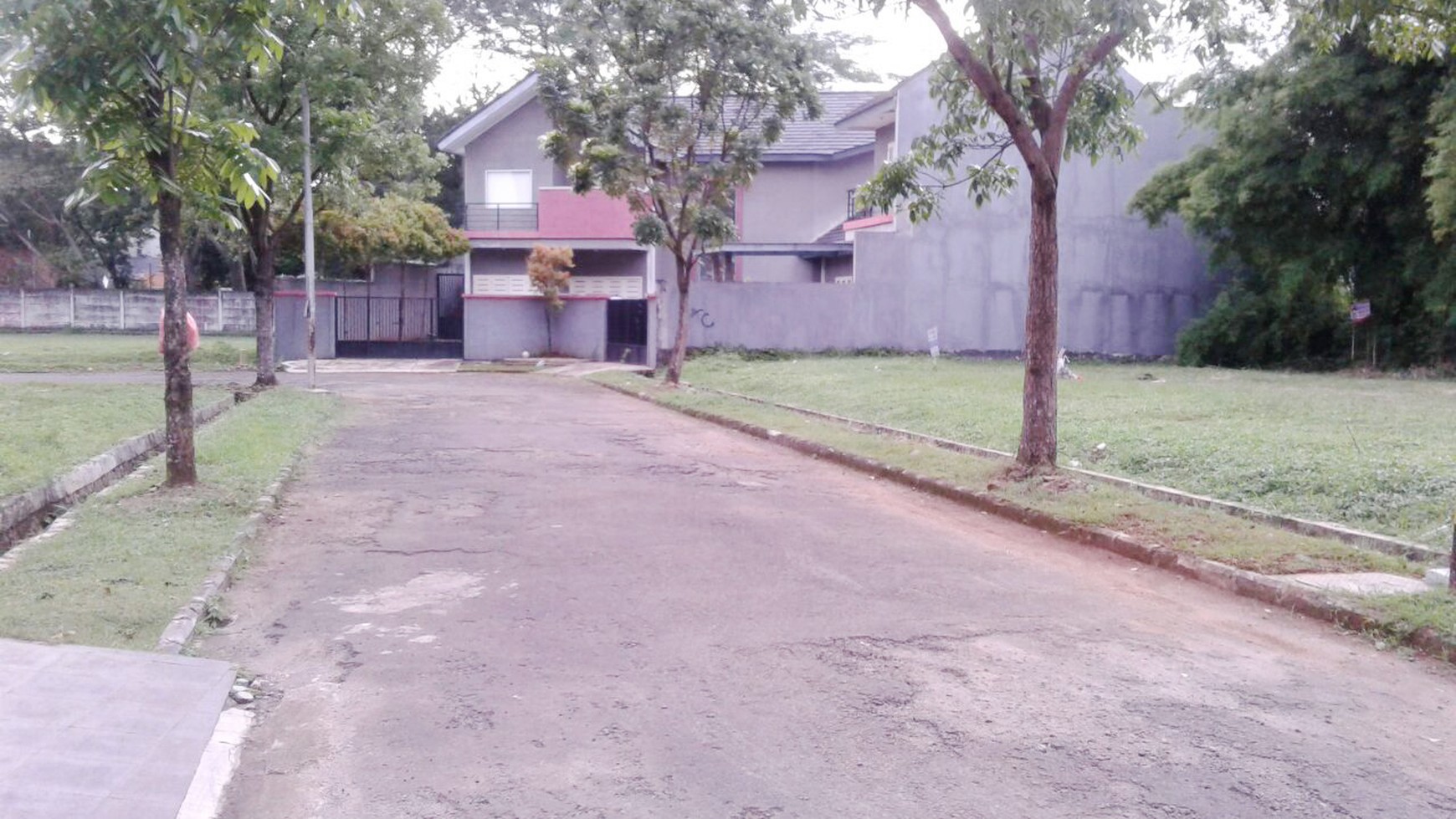 Dijual kavling lokasi pinggir jalan, sangat strategis, bebas banjir.