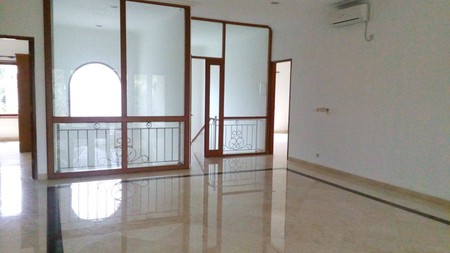 beautiful town house in the prime area of Kemang