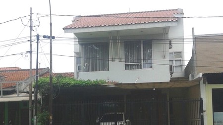 Rumah pinggir jalan ,bagus di Bintaro Sekt 1 Jakarta Selatan