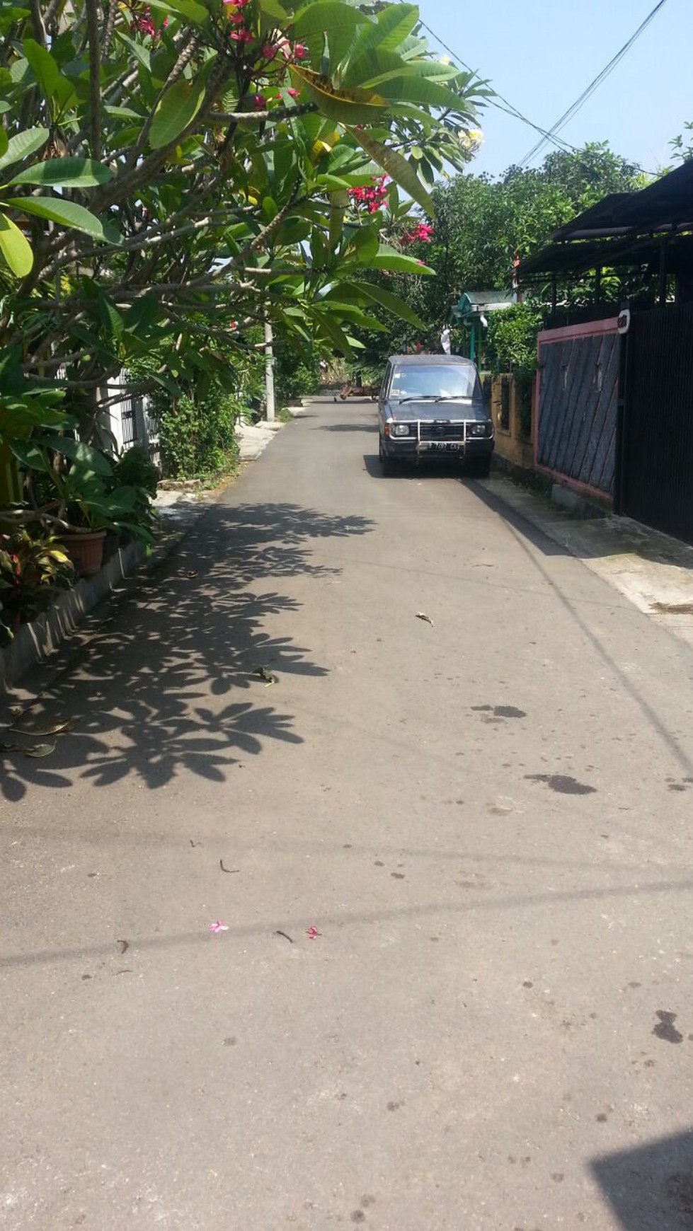 RUMAH ASRI LUAS NAN TENANG HANYA 4KM DARI PINTU TOL CILEDUK DI AREA TAMAN ASRI CIPADU