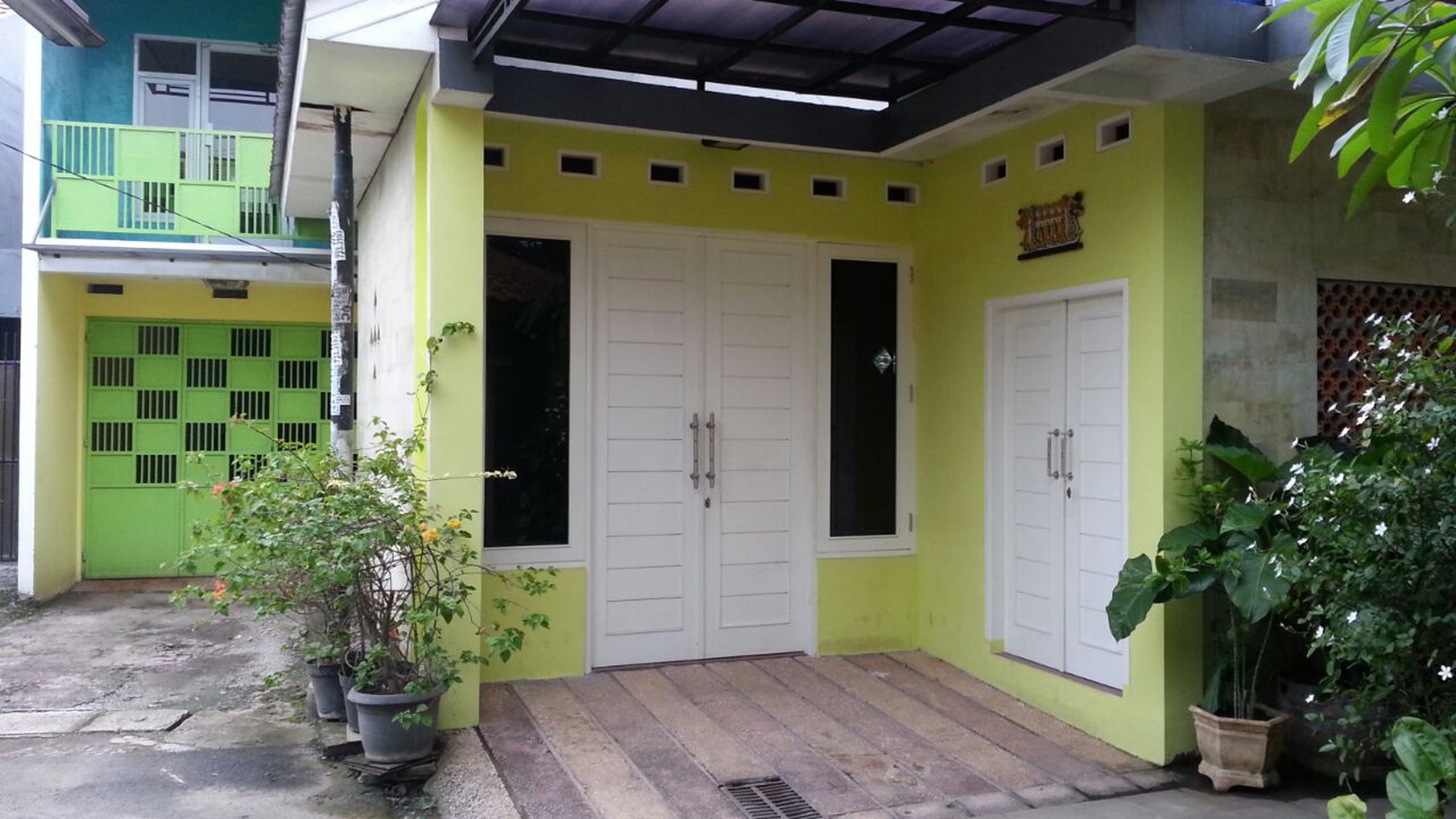 RUMAH ASRI LUAS NAN TENANG HANYA 4KM DARI PINTU TOL CILEDUK DI AREA TAMAN ASRI CIPADU