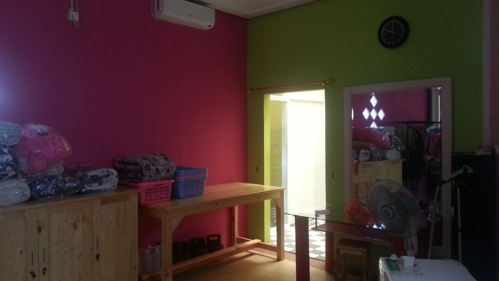 RUMAH ASRI LUAS NAN TENANG HANYA 4KM DARI PINTU TOL CILEDUK DI AREA TAMAN ASRI CIPADU