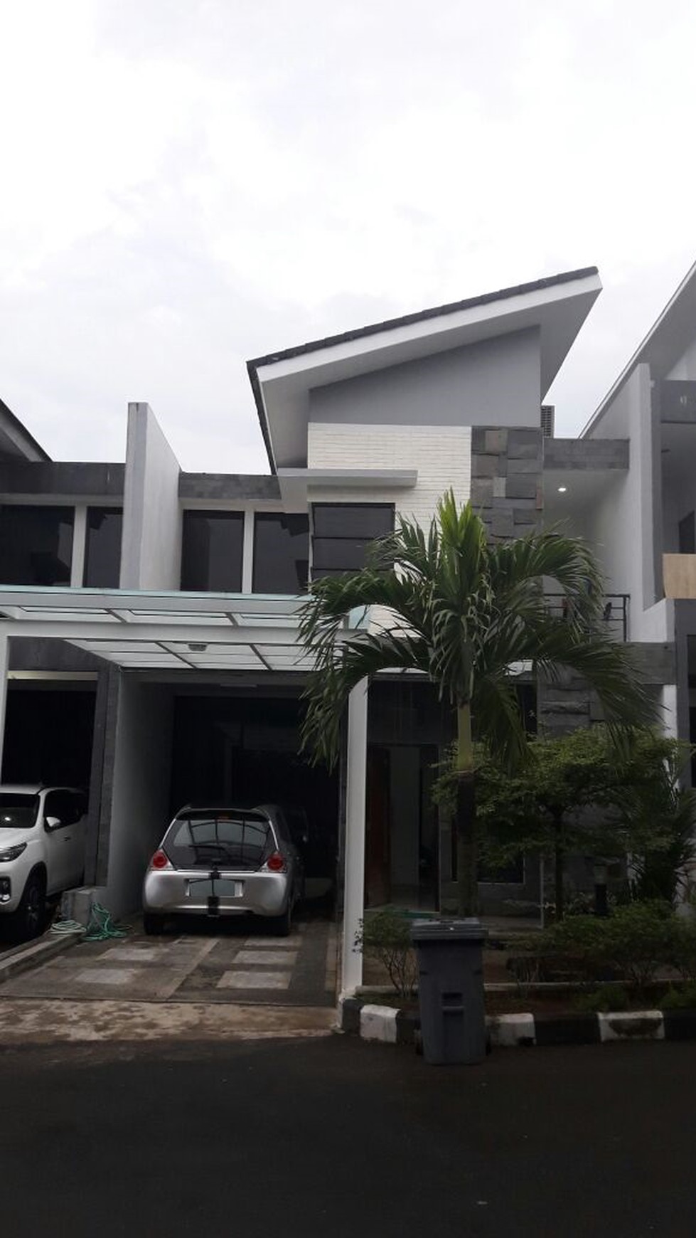 Rumah baru cantik,  minimalis, di ciganjur - jaksel