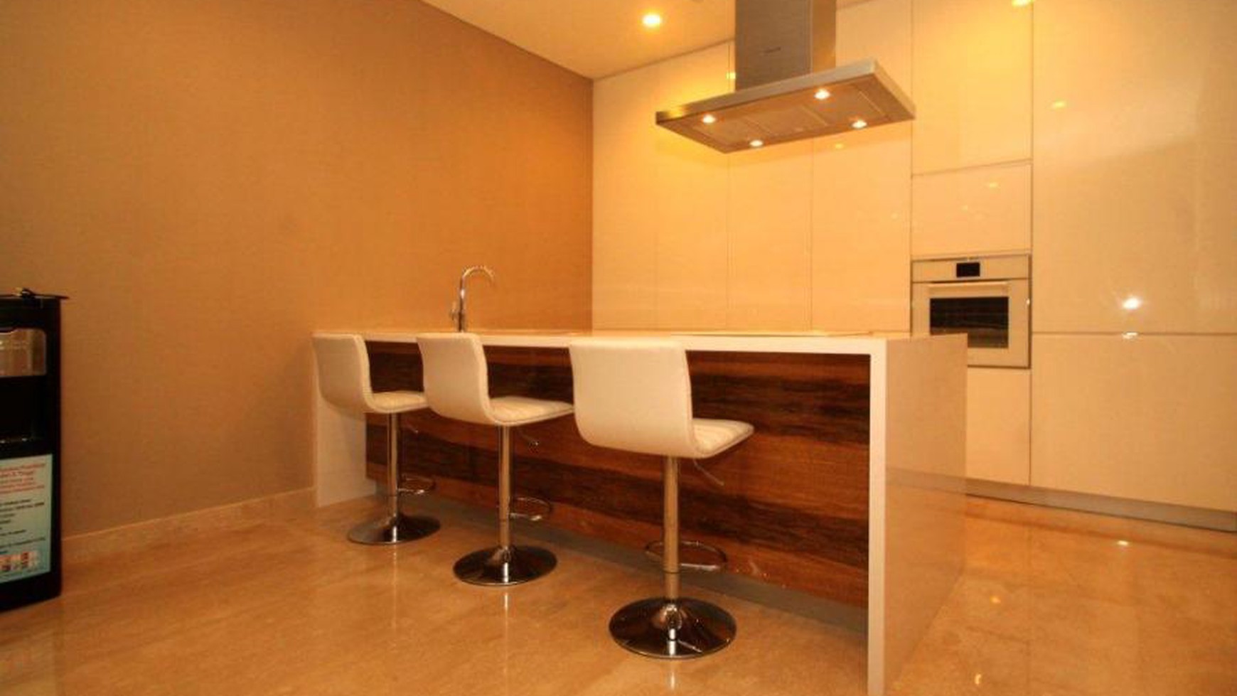 Executive mansion in the prime area of Kebayoran