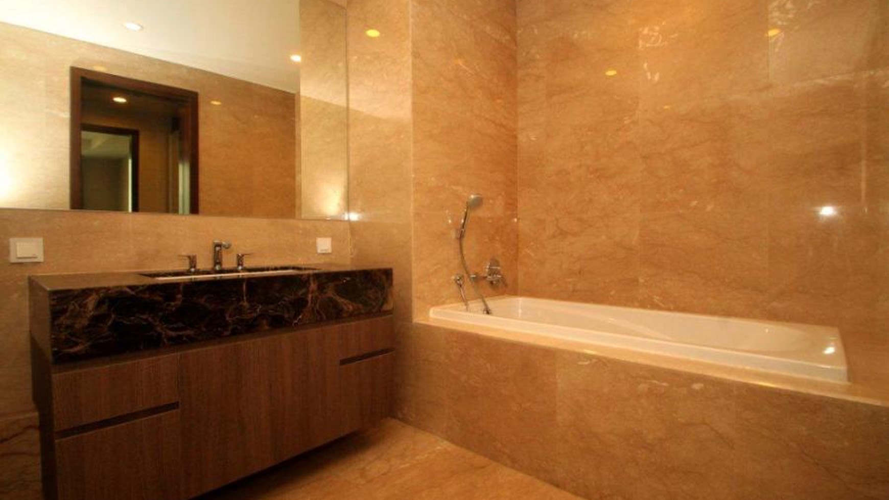 Executive mansion in the prime area of Kebayoran