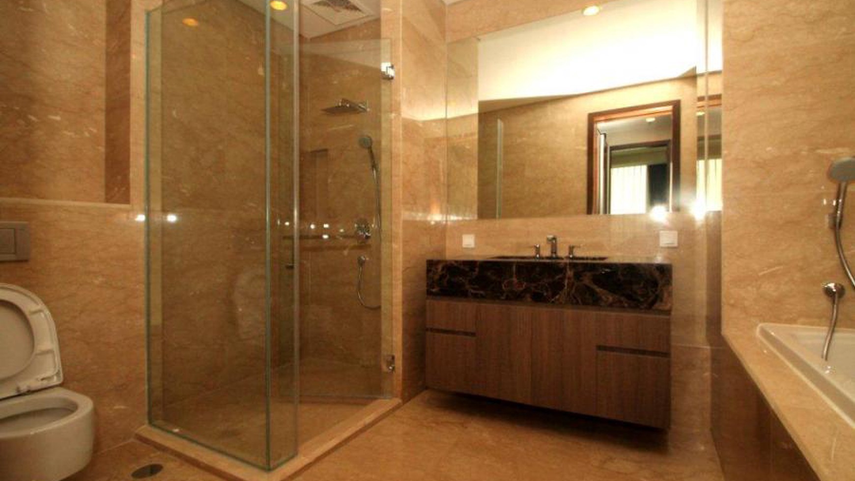 Executive mansion in the prime area of Kebayoran