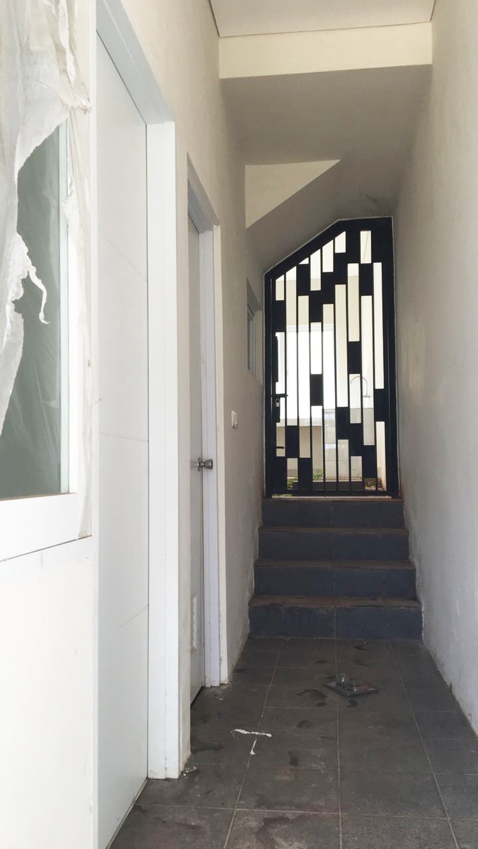 Rumah dijual dalam perumahan elit Modern Hills Pondok Cabe