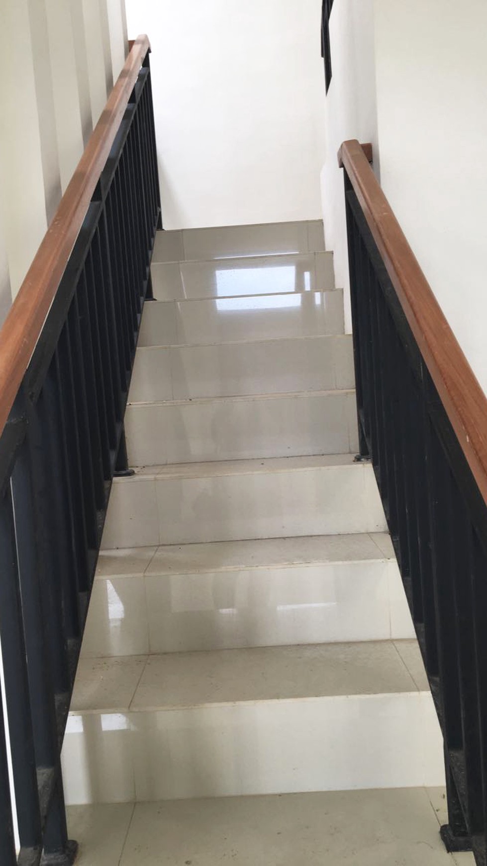 Rumah dijual dalam perumahan elit Modern Hills Pondok Cabe