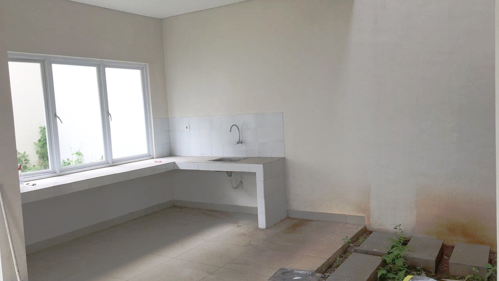 Rumah dijual dalam perumahan elit Modern Hills Pondok Cabe