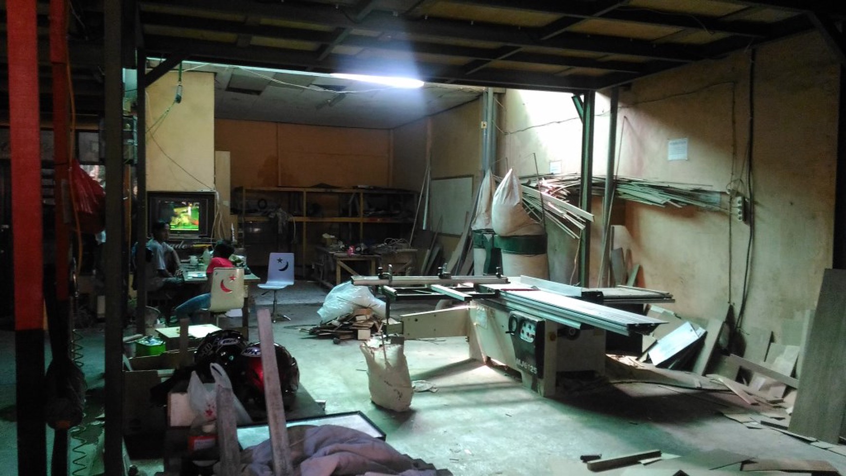 Big warehouse at Rawamangun, East Jakarta, perfect for an office or warehouse, is ready to rent