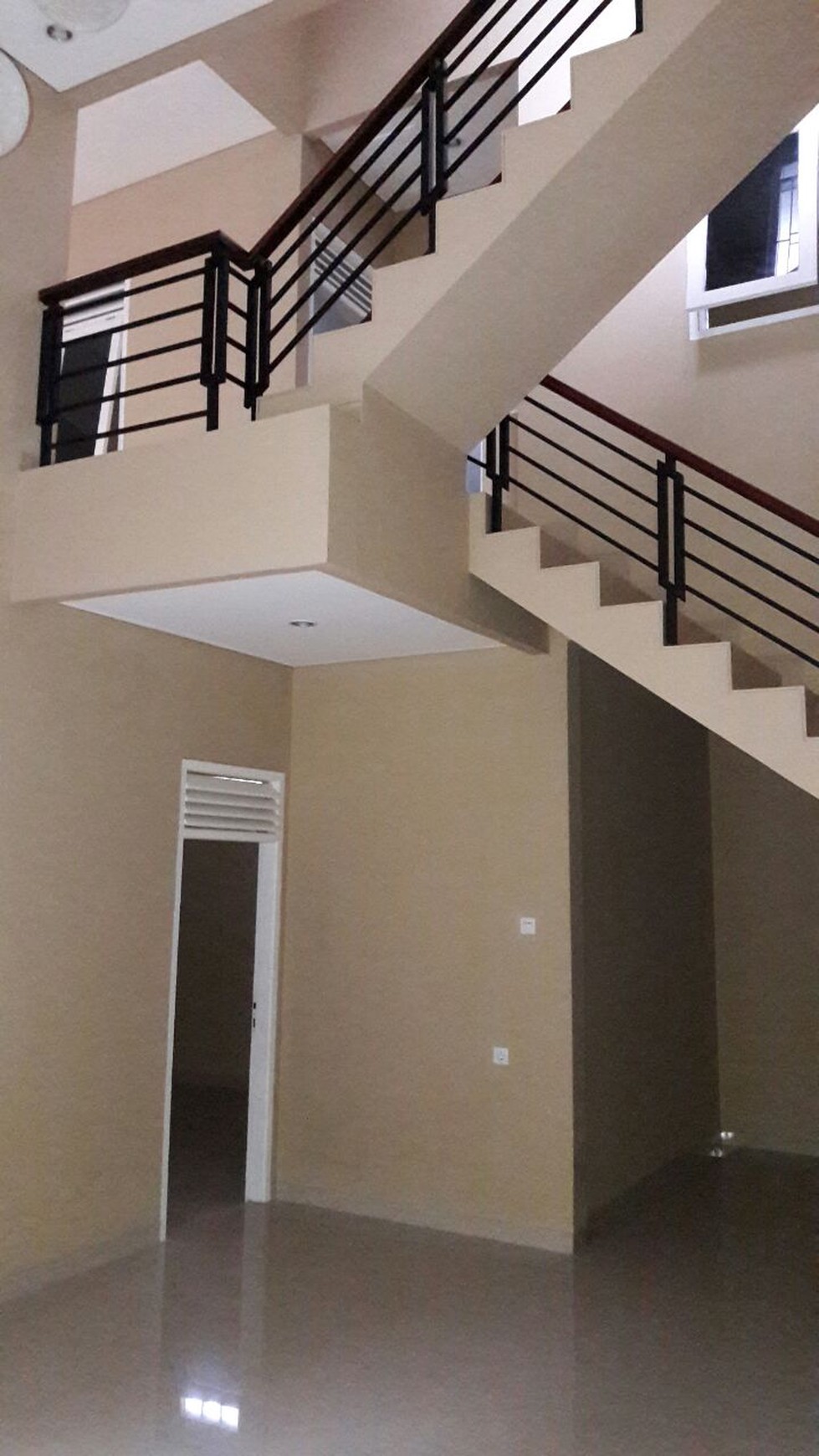 Nice and beautiful house at Kemang, South Jakarta,is ready to rent