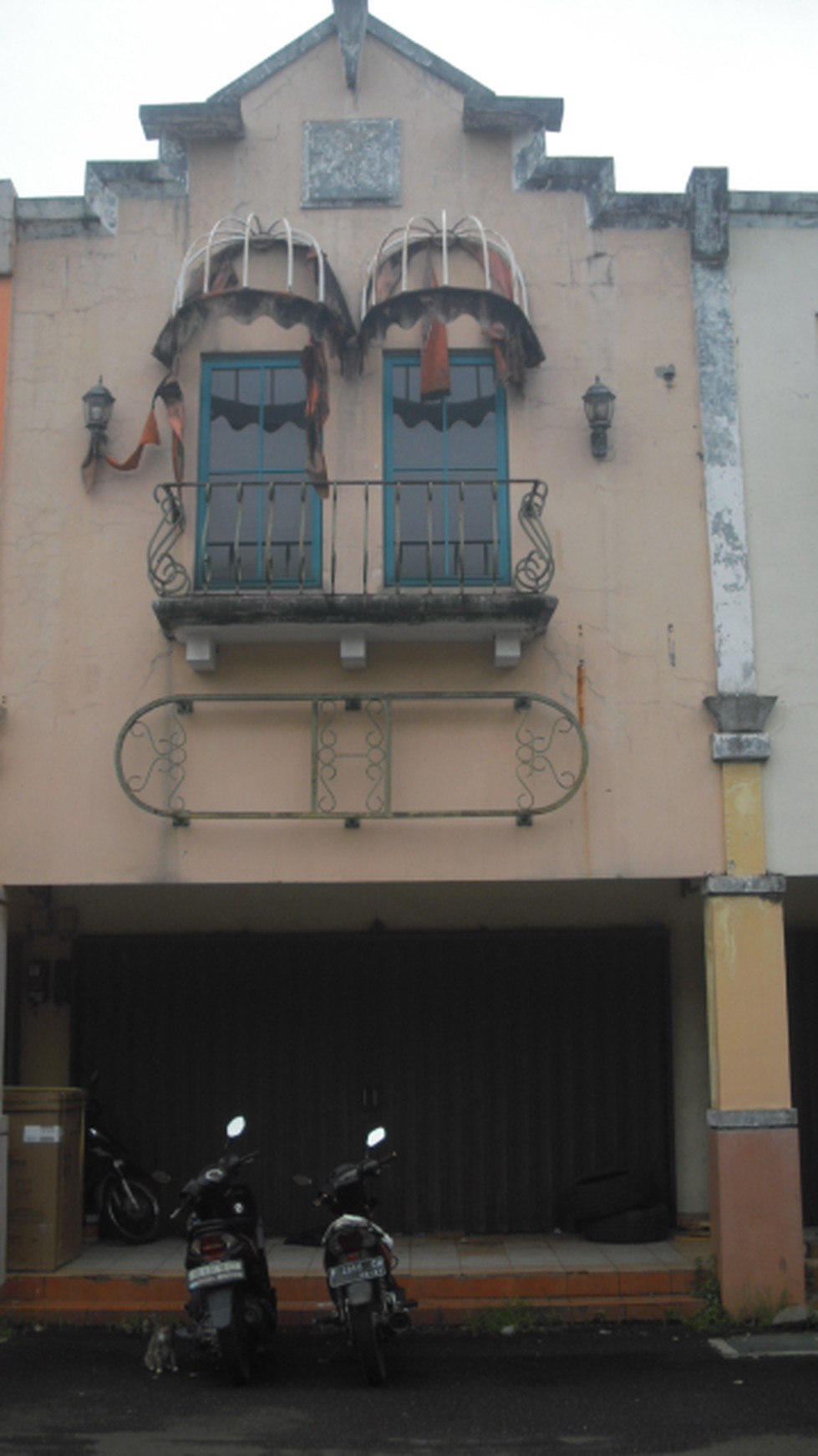 Ruko siap pakai Golden Road 2