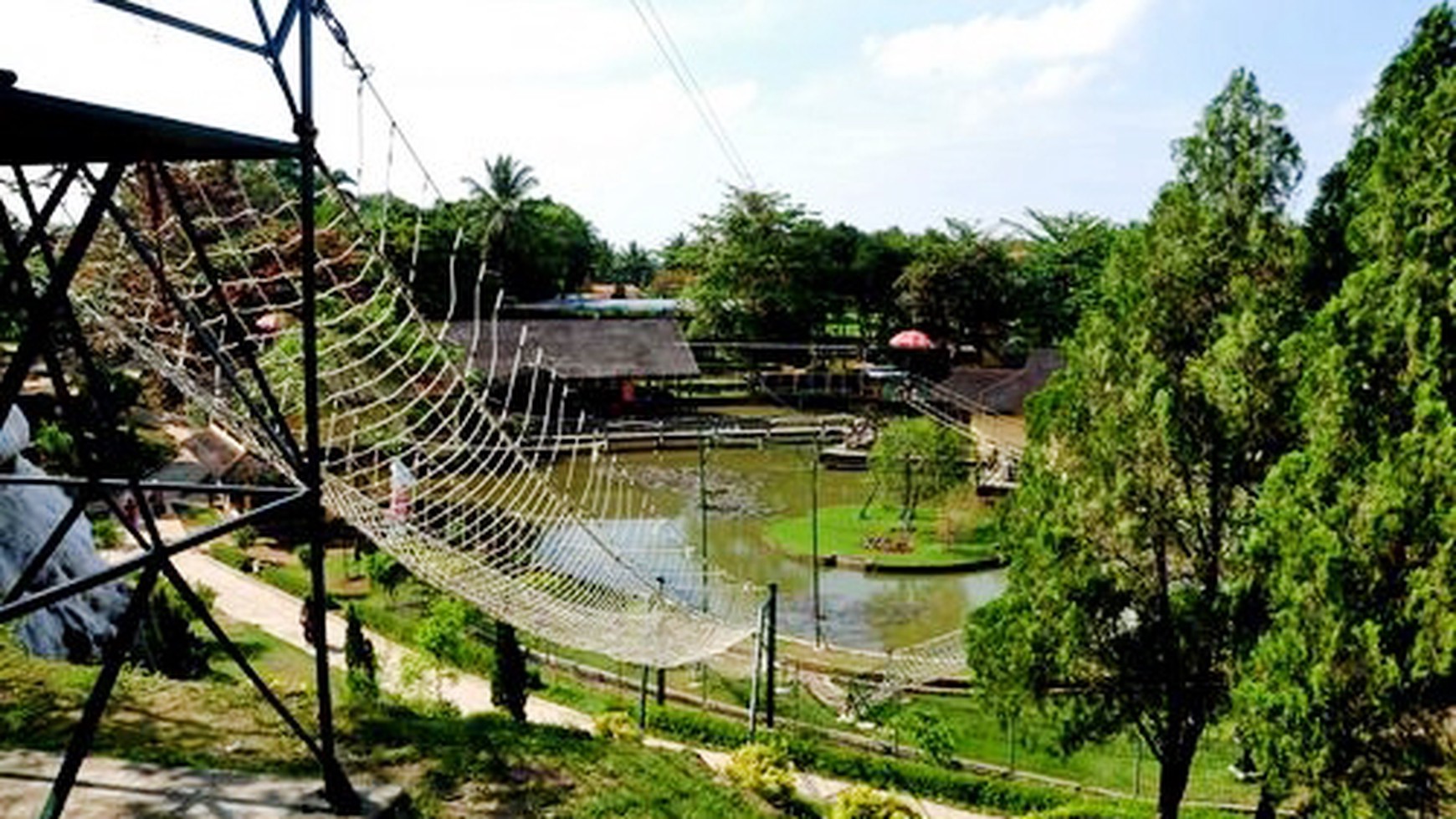 Dijual Kavling, Tanah Luas, lokasi sangat strategis.