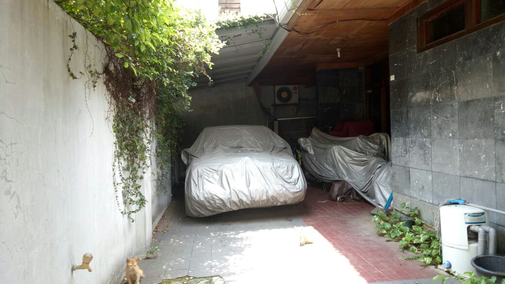 RUMAH STANDAR DI AREA TEBET COCOK BUAT HUNIAN DAN PERUMAHAN.