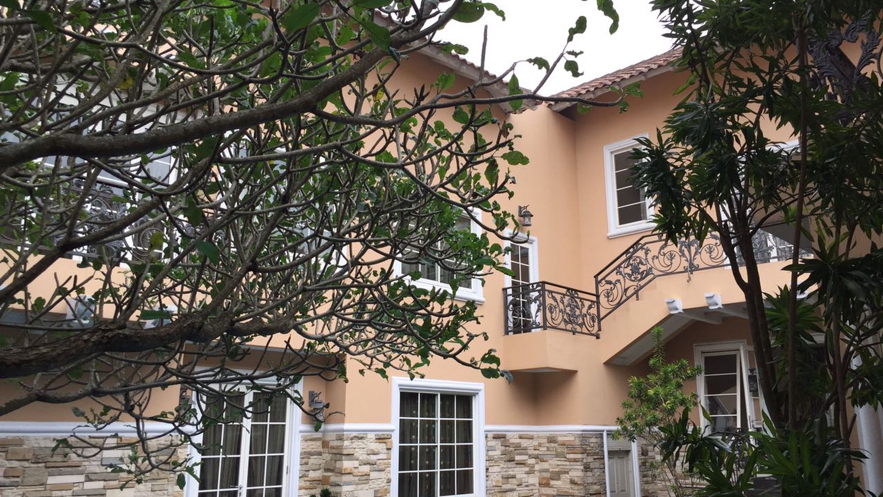 Dijual Rumah Gandeng di Taman Beverly Golf - Lippo Karawaci