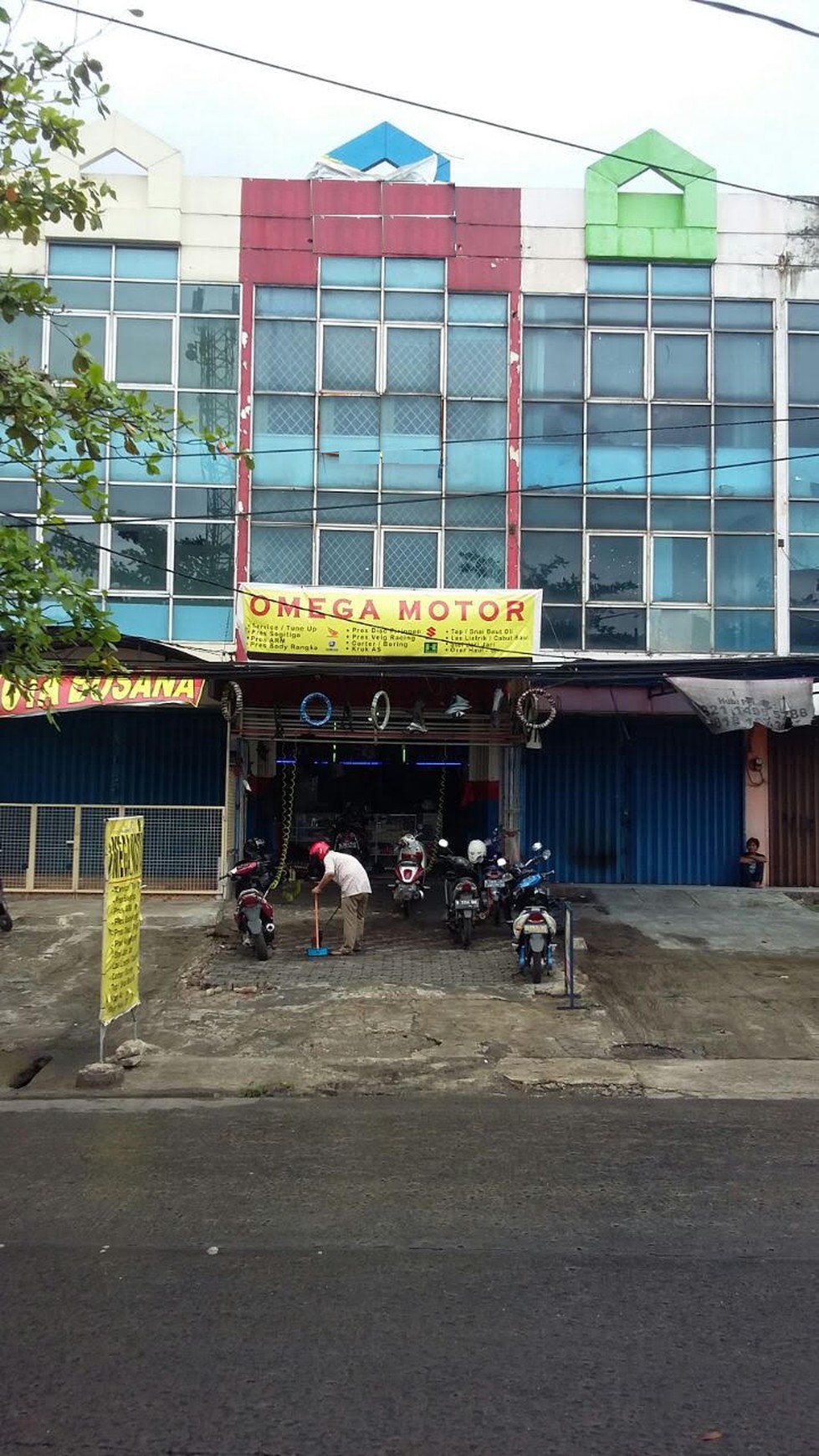 Rumah Toko 3 1/2 lantai cocok untuk usaha di Pondok Gede Bekasi