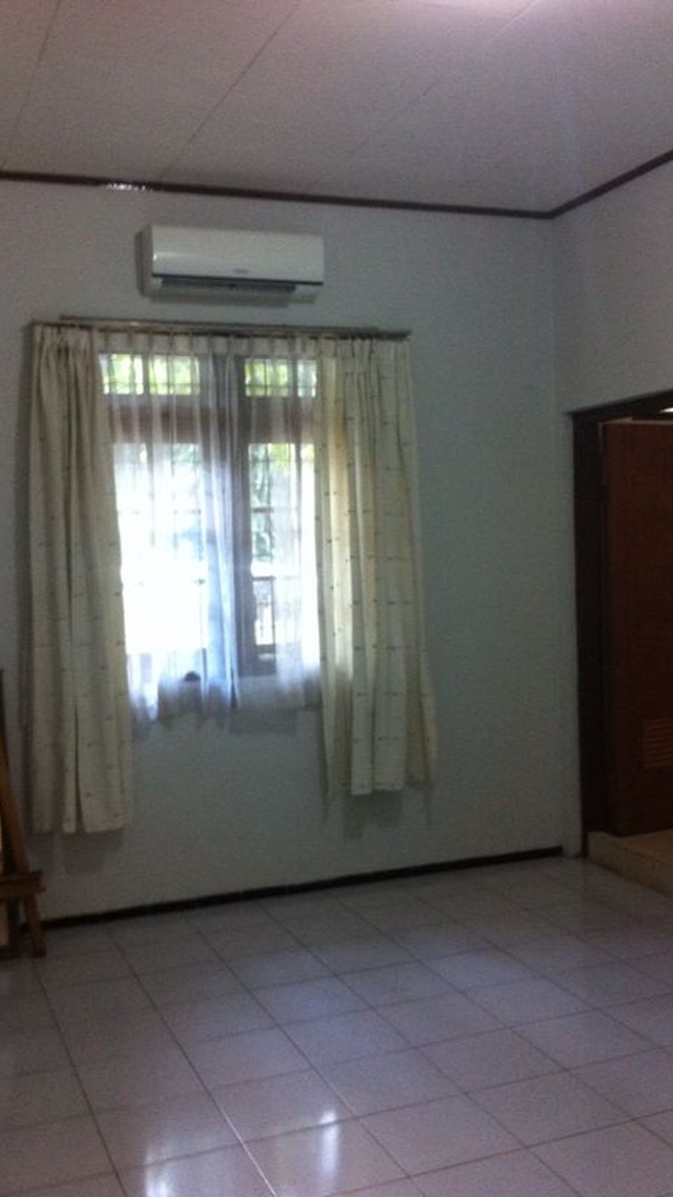 Rumah Lama Terawat Lokasi Strategis Dalam Kompleks