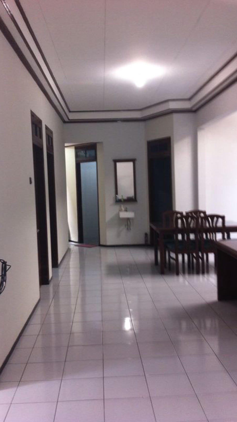 Rumah Lama Terawat Lokasi Strategis Dalam Kompleks