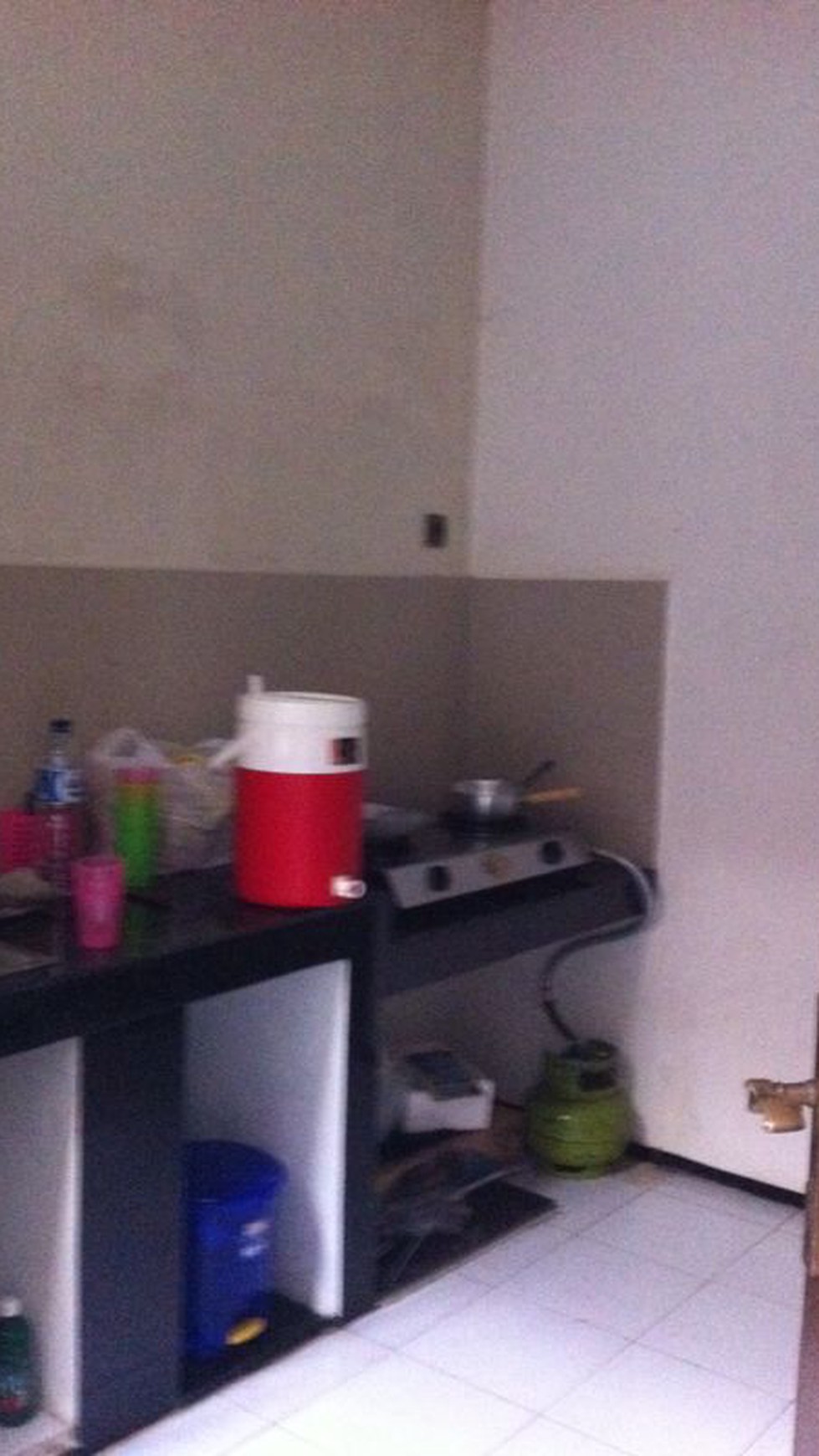 Rumah Lama Terawat Lokasi Strategis Dalam Kompleks