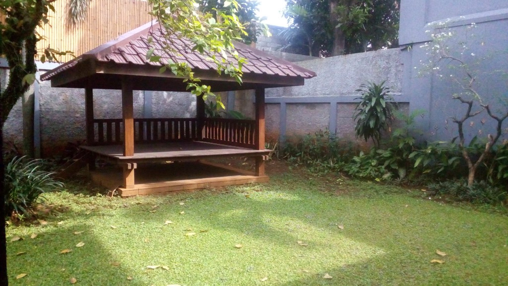 beautiful house in the prime area of Kemang