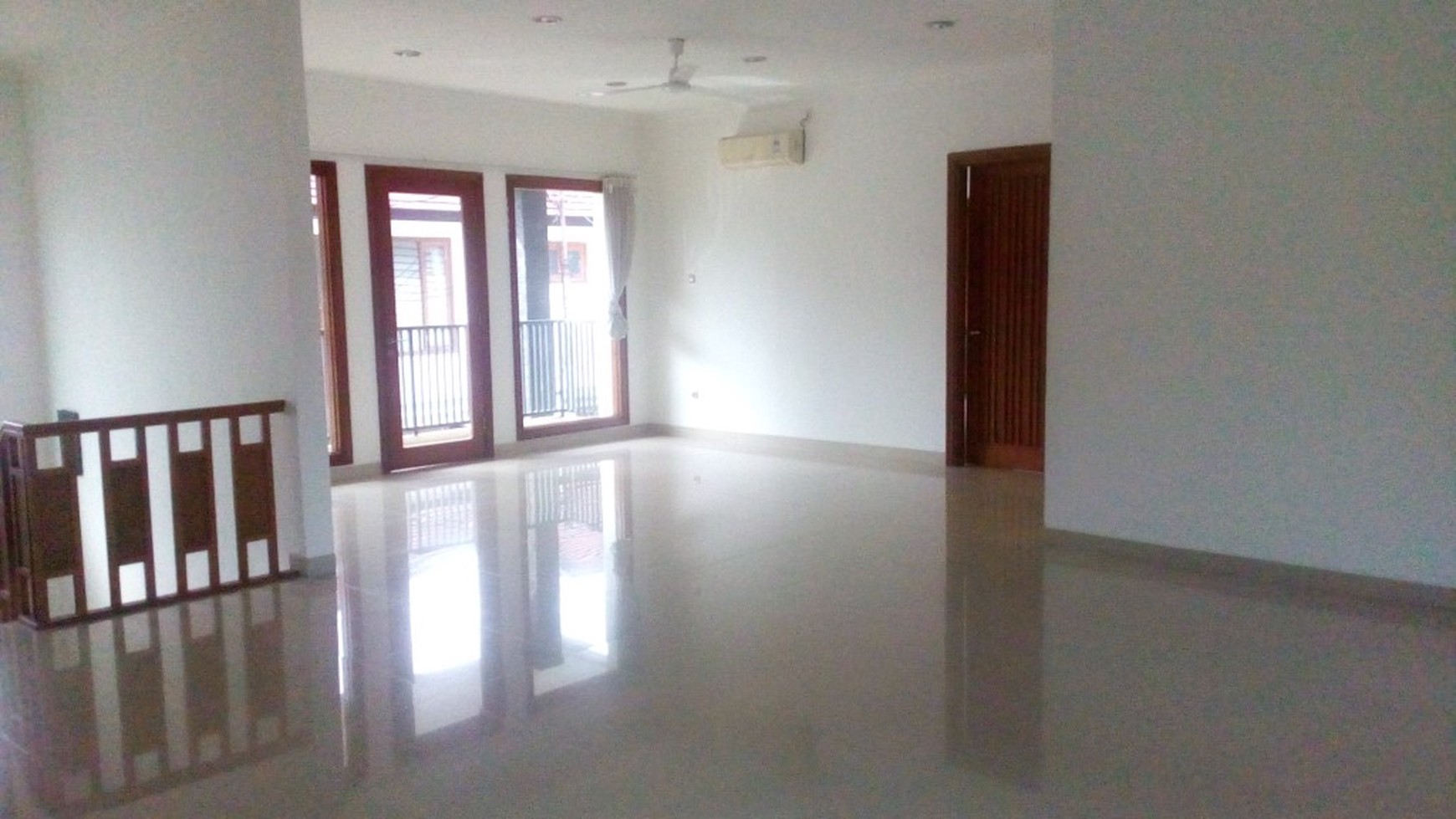 beautiful house in the prime area of Kemang