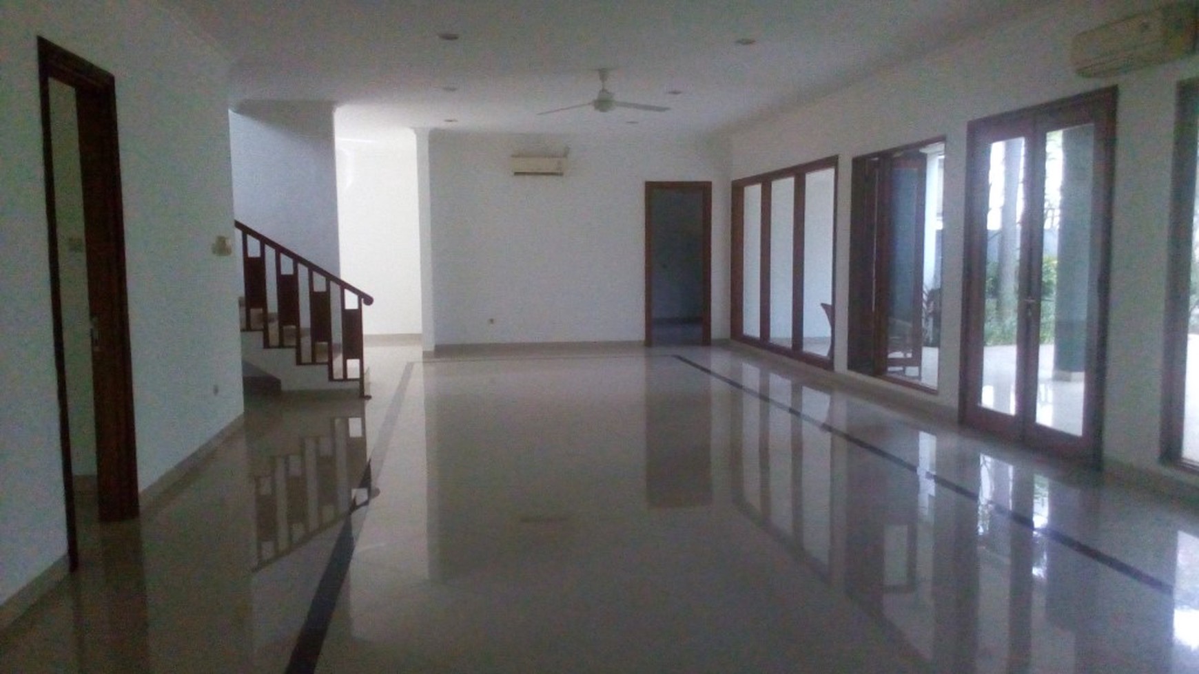 beautiful house in the prime area of Kemang