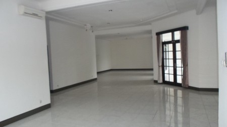 beautiful house in the prime area of Kemang